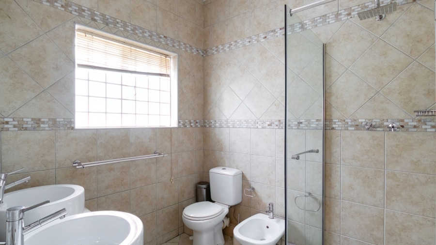 4 Bedroom Property for Sale in Fresnaye Western Cape